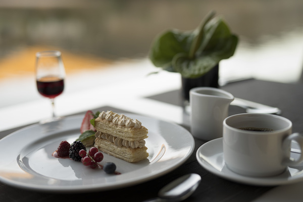 Emerald Waterways - Emerald Radiance - Reflections Restaurant _5_.jpg